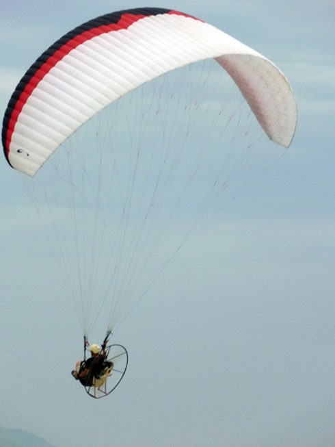 Mướt mồ hôi với những chiếc dù bay bướng bỉnh