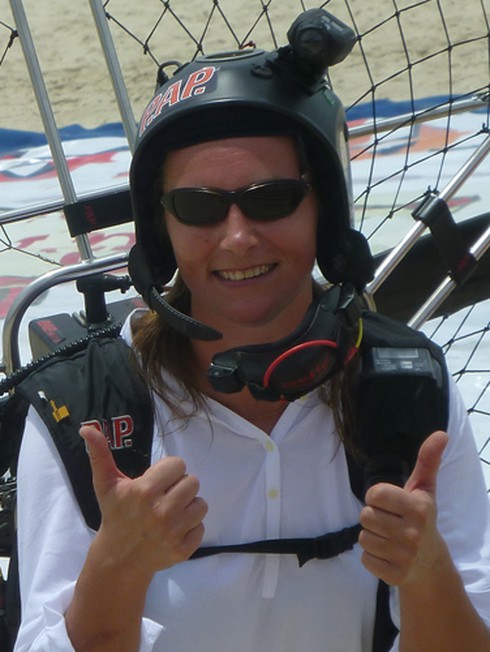 Mathieu Rouanet (Pháp) chiến thắng cuộc thi dù bay quốc tế 2012