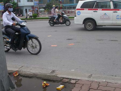 Cần có chế tài mạnh với DN phát tờ rơi gây mất mỹ quan