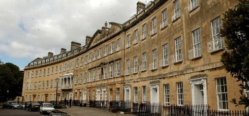 Anh chào bán khu nhà Trăng lưỡi liềm nổi tiếng