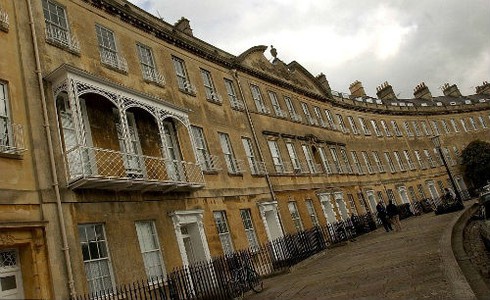 Anh chào bán khu nhà Trăng lưỡi liềm nổi tiếng