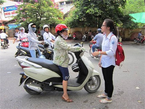 Đề Hoá dễ với HS trung bình, thí sinh cưỡi xế tiền tỷ đi thi
