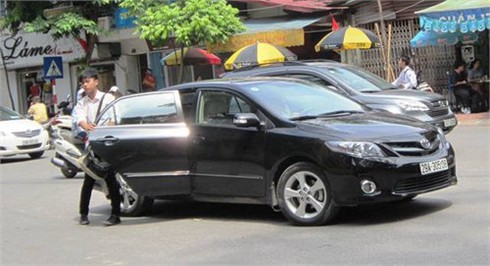 Đề Hoá dễ với HS trung bình, thí sinh cưỡi xế tiền tỷ đi thi