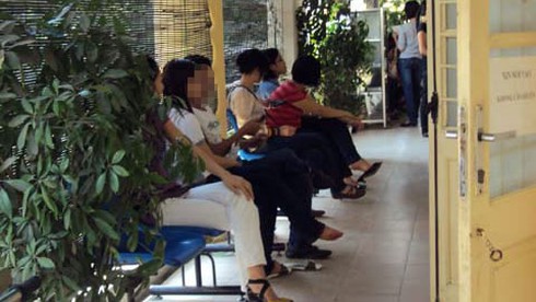 Bác sĩ `chui` sẵn lòng đến nhà `giải quyết hậu quả`