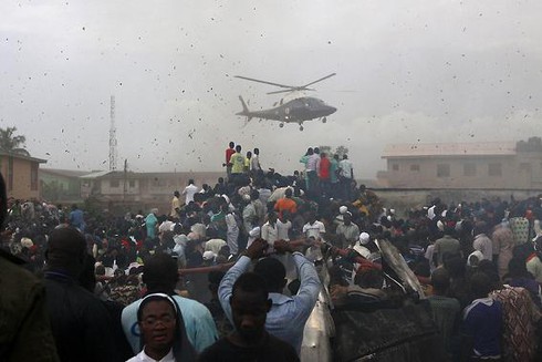 Chùm ảnh hiện trường vụ tai nạn máy bay thảm khốc tại Nigeria