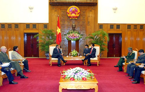 Đại tướng Phùng Quang Thanh: Việt Nam có nhu cầu mua vũ khí Mỹ