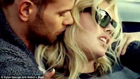 Kate Upton cặp kè sao 'Chạng vạng'