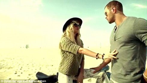 Kate Upton cặp kè sao 'Chạng vạng'