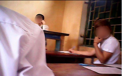 Lộ thêm hình ảnh thí sinh Bắc Giang dùng phao thi môn Địa