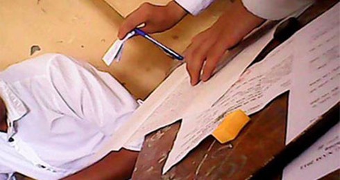 Lộ thêm hình ảnh thí sinh Bắc Giang dùng phao thi môn Địa