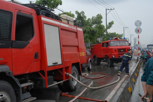 TP.HCM: Cháy lớn tại công ty sản xuất sợi bông