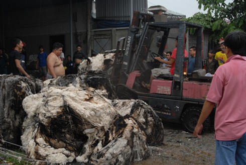 TP.HCM: Cháy lớn tại công ty sản xuất sợi bông