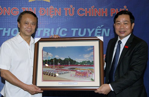 Bộ trưởng Bộ TT&TT đối thoại trực tuyến với nhân dân