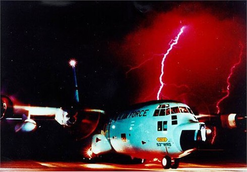 Theo chân lính Mỹ 'săn bão'