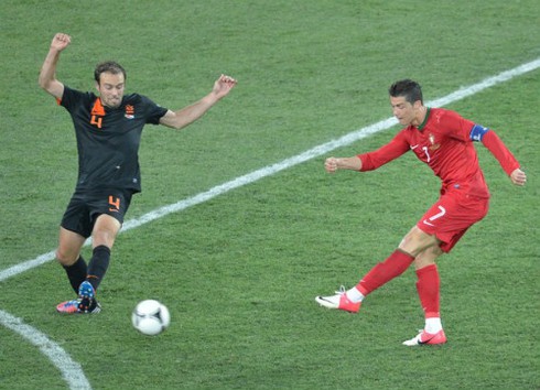 Cristiano Ronaldo suýt nhận điểm 10 trong trận thắng Hà Lan