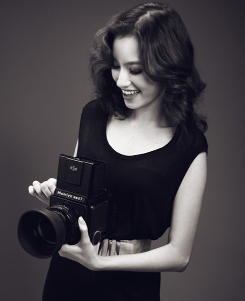 Sao Việt quyến rũ với tóc rẽ ngôi giữa