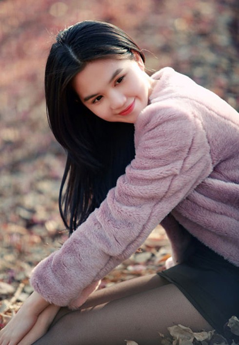 Sao Việt quyến rũ với tóc rẽ ngôi giữa