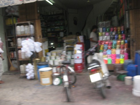 Đi chợ mua 'thuốc độc' tẩm vào thức ăn ở Sài Gòn