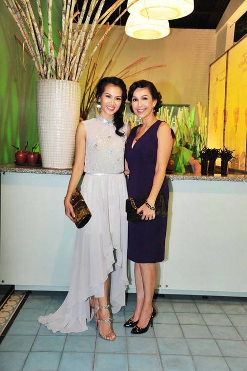 Các sao thướt tha cùng váy mullet