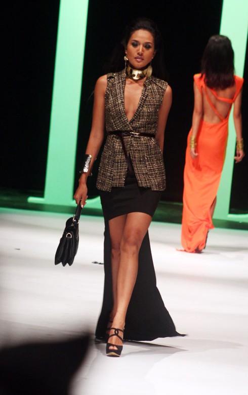 Các sao thướt tha cùng váy mullet