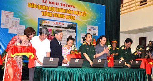 Báo QĐND điện tử có bản tiếng Trung