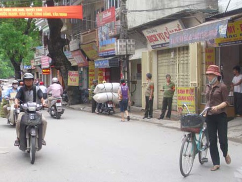 Dân phòng 'bắt' vi phạm giao thông thay cảnh sát?
