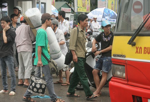 Sĩ tử chen chân về kinh ứng thí