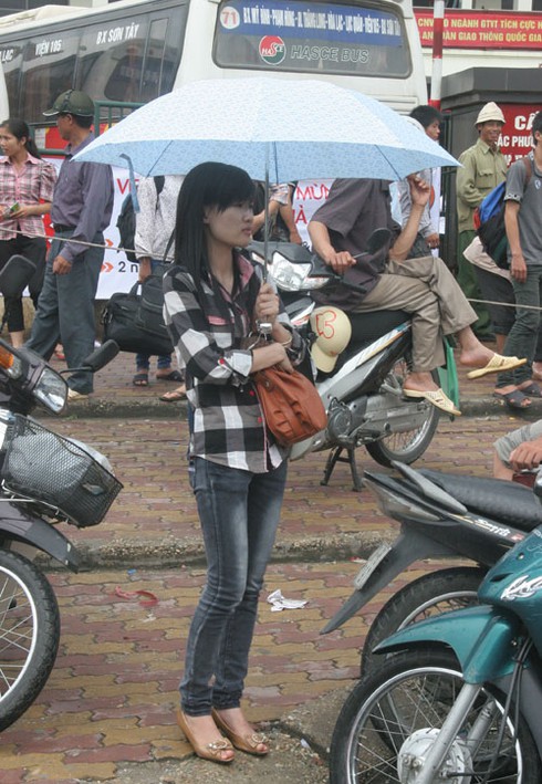 Sĩ tử chen chân về kinh ứng thí