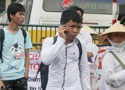 Sĩ tử chen chân về kinh ứng thí