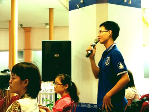 Xử lý cả máy bay bà già ép trẻ nam `yêu` sớm