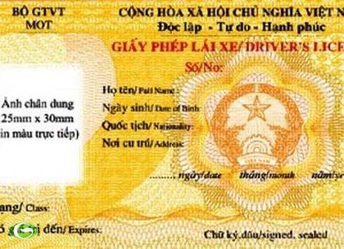 Nhiều tỉnh thành chưa đổi giấy phép lái xe mới vì kinh phí lớn