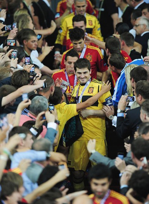 Tây Ban Nha tưng bừng ăn mừng, Italy rơi lệ tiếc nuối