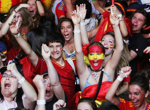 Tây Ban Nha tưng bừng ăn mừng, Italy rơi lệ tiếc nuối