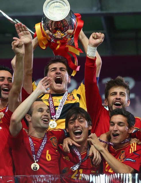 Tây Ban Nha tưng bừng ăn mừng, Italy rơi lệ tiếc nuối