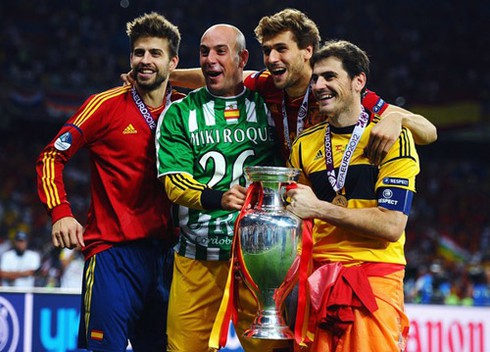 Tây Ban Nha tưng bừng ăn mừng, Italy rơi lệ tiếc nuối