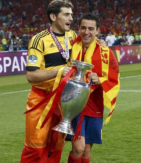 Tây Ban Nha tưng bừng ăn mừng, Italy rơi lệ tiếc nuối