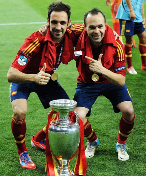 Tây Ban Nha tưng bừng ăn mừng, Italy rơi lệ tiếc nuối