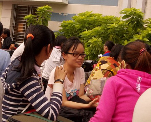 Đông nghẹt trong ngày làm thủ tục dự thi đại học