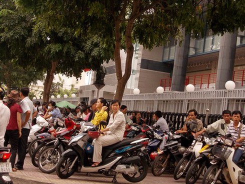 Đông nghẹt trong ngày làm thủ tục dự thi đại học