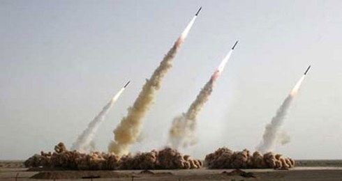 Iran bắn tên lửa có thể 'với tới' Israel