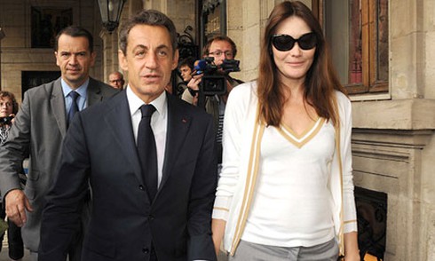 Cựu TT Pháp bị `đánh úp` khi đang đi nghỉ ở Canada