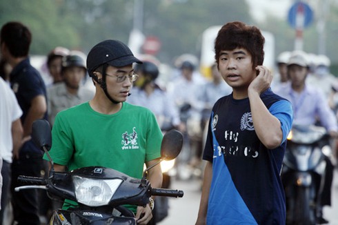 Đi thi từ 5h sáng, sĩ tử căng thẳng, phụ huynh âu lo