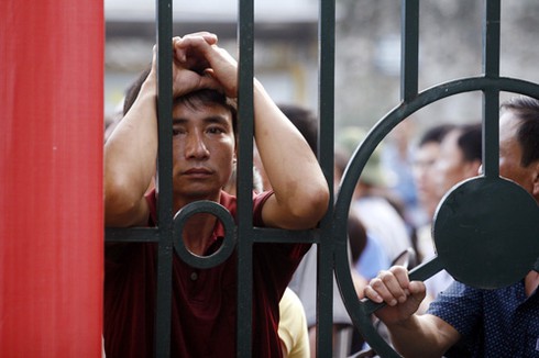 Đi thi từ 5h sáng, sĩ tử căng thẳng, phụ huynh âu lo