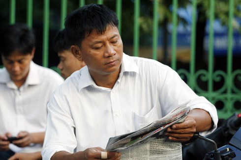 Đi thi từ 5h sáng, sĩ tử căng thẳng, phụ huynh âu lo