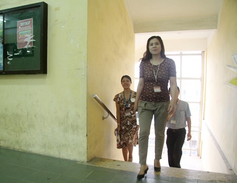 Đi thi từ 5h sáng, sĩ tử căng thẳng, phụ huynh âu lo