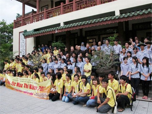 Ấm tình những suất cơm chay cho sĩ tử