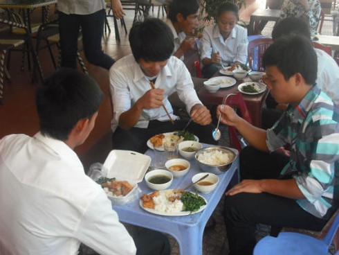 3000 suất cơm miễn phí cho thí sinh tại cụm thi Vinh