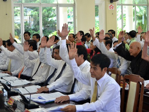 Đà Nẵng: Chủ tịch quận bỏ họp HĐND TP để... đi học!