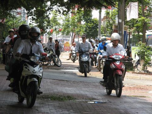 Hà Nội: Đường trên cao cũng thành `con đường đau khổ`