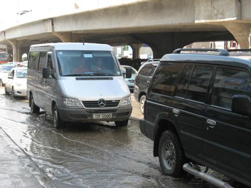 Hà Nội: Đường trên cao cũng thành `con đường đau khổ`